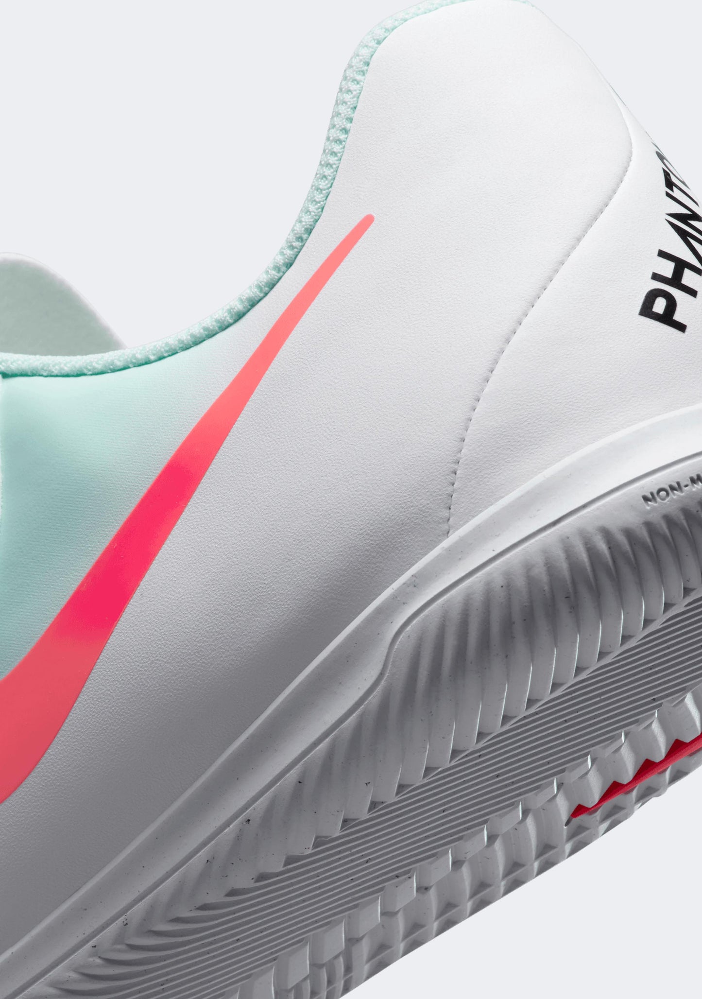 Nike Men's Phantom GX II Club IC