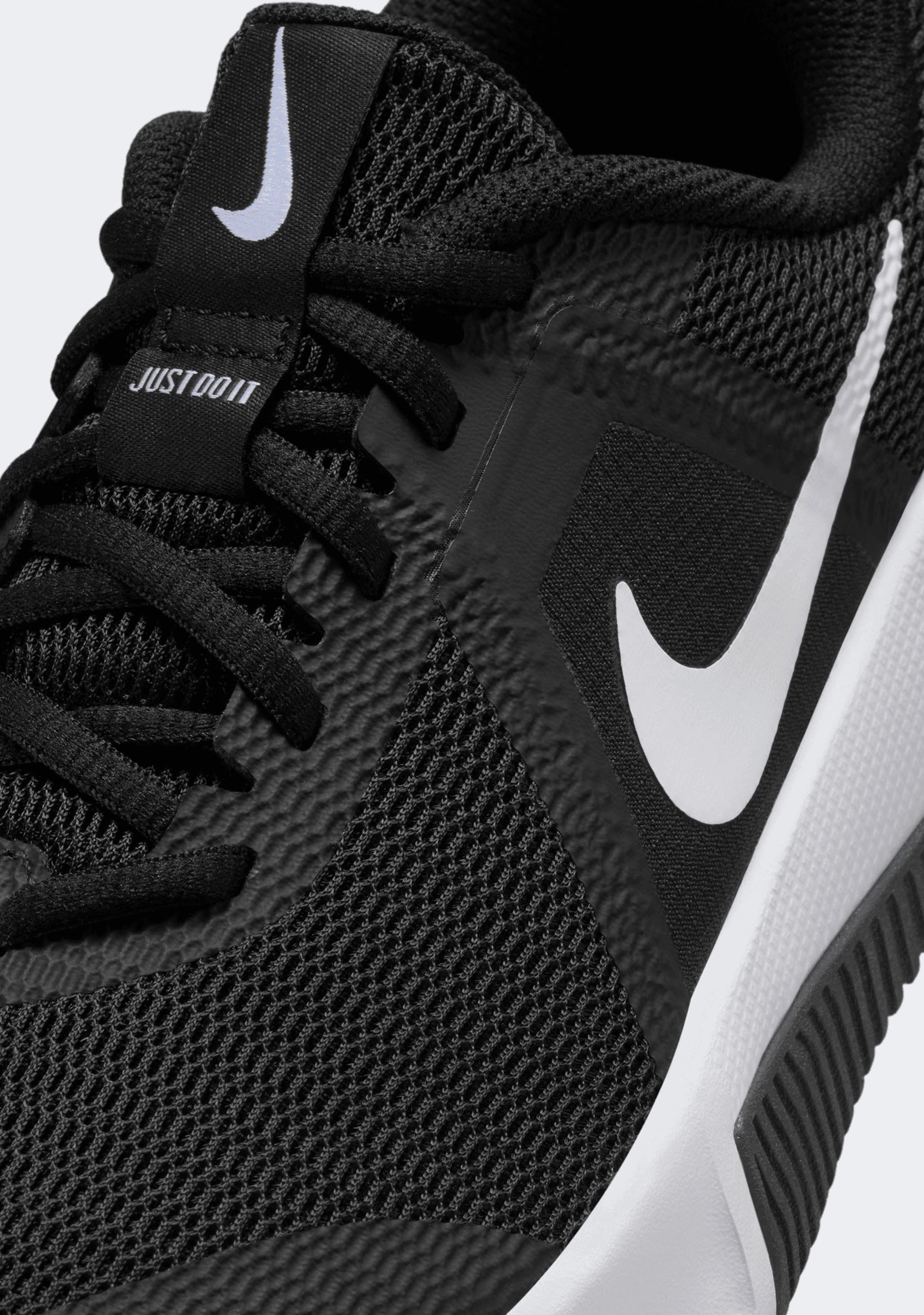 Nike Women's MC Trainer 3