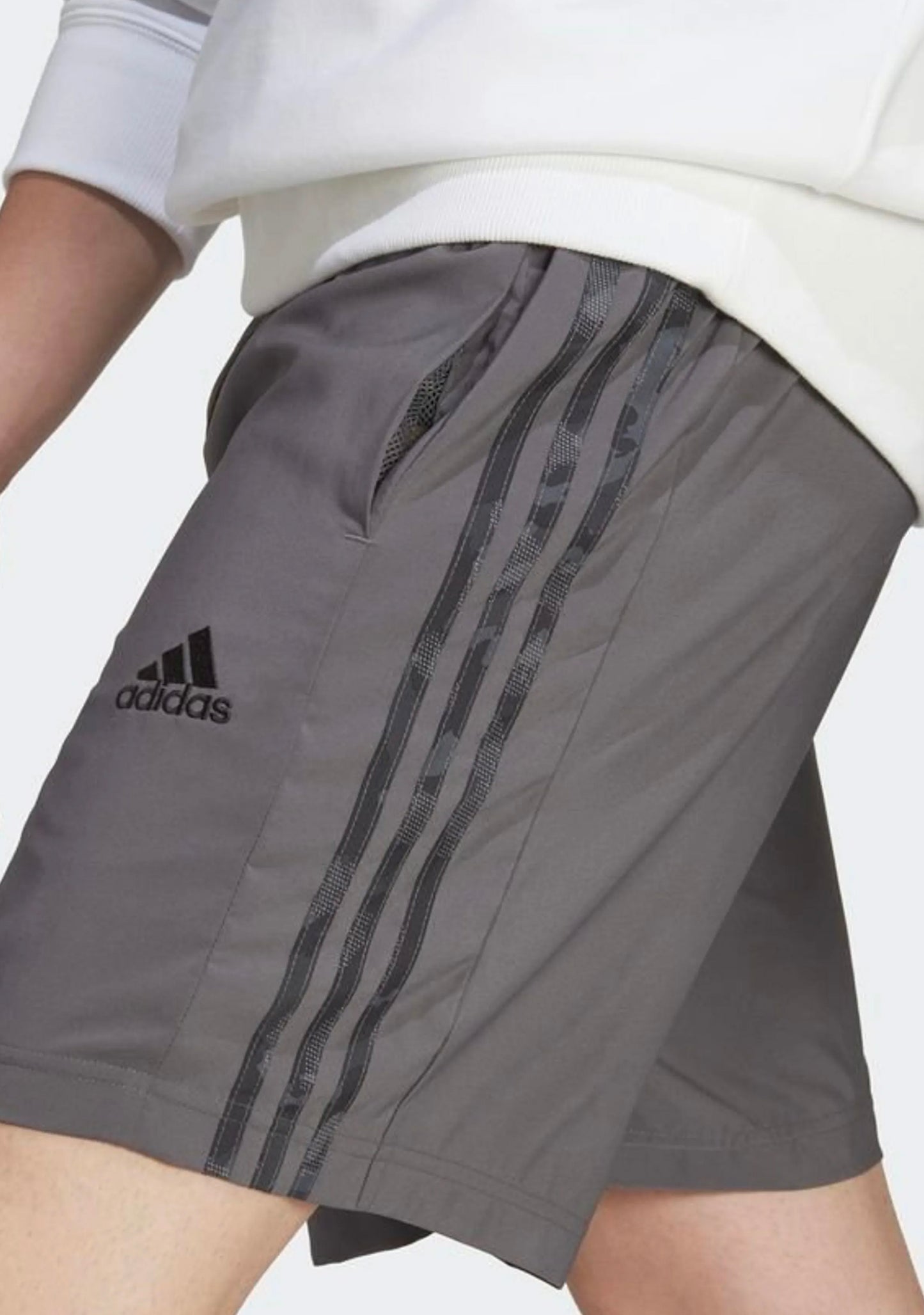Adidas Men’s Aeroready Essentials Chelsea 3-Stripes Shorts Grey