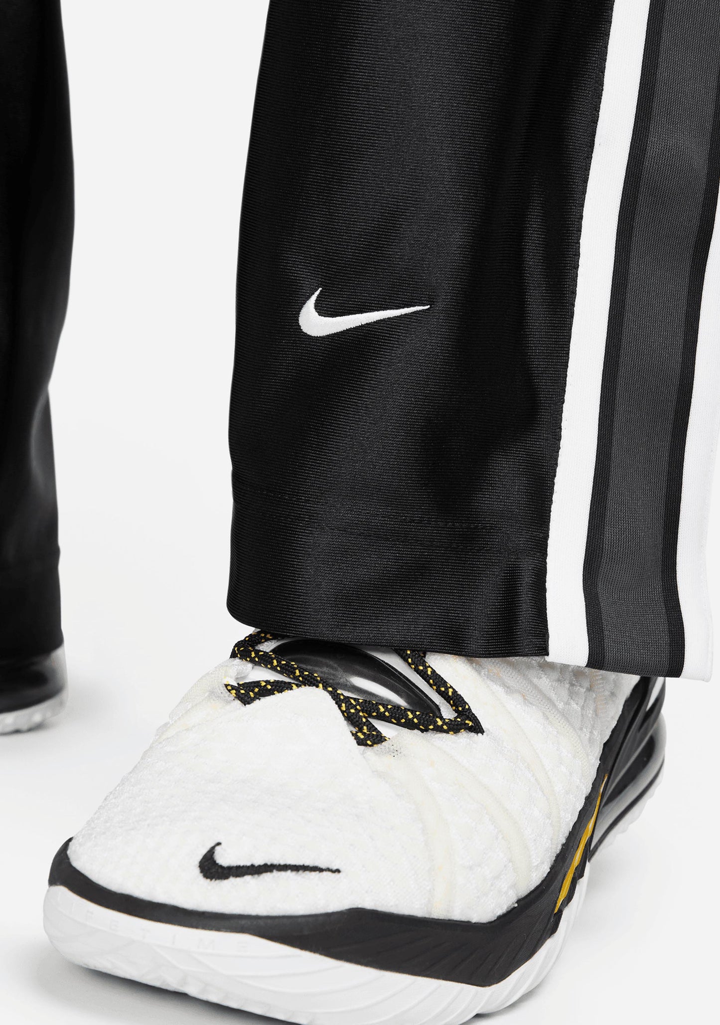 Nike Men’s Circa Tearaway Basketball Pants