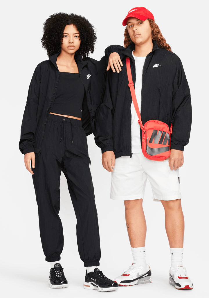 Nike Women’s Sportswear Essential Windrunner