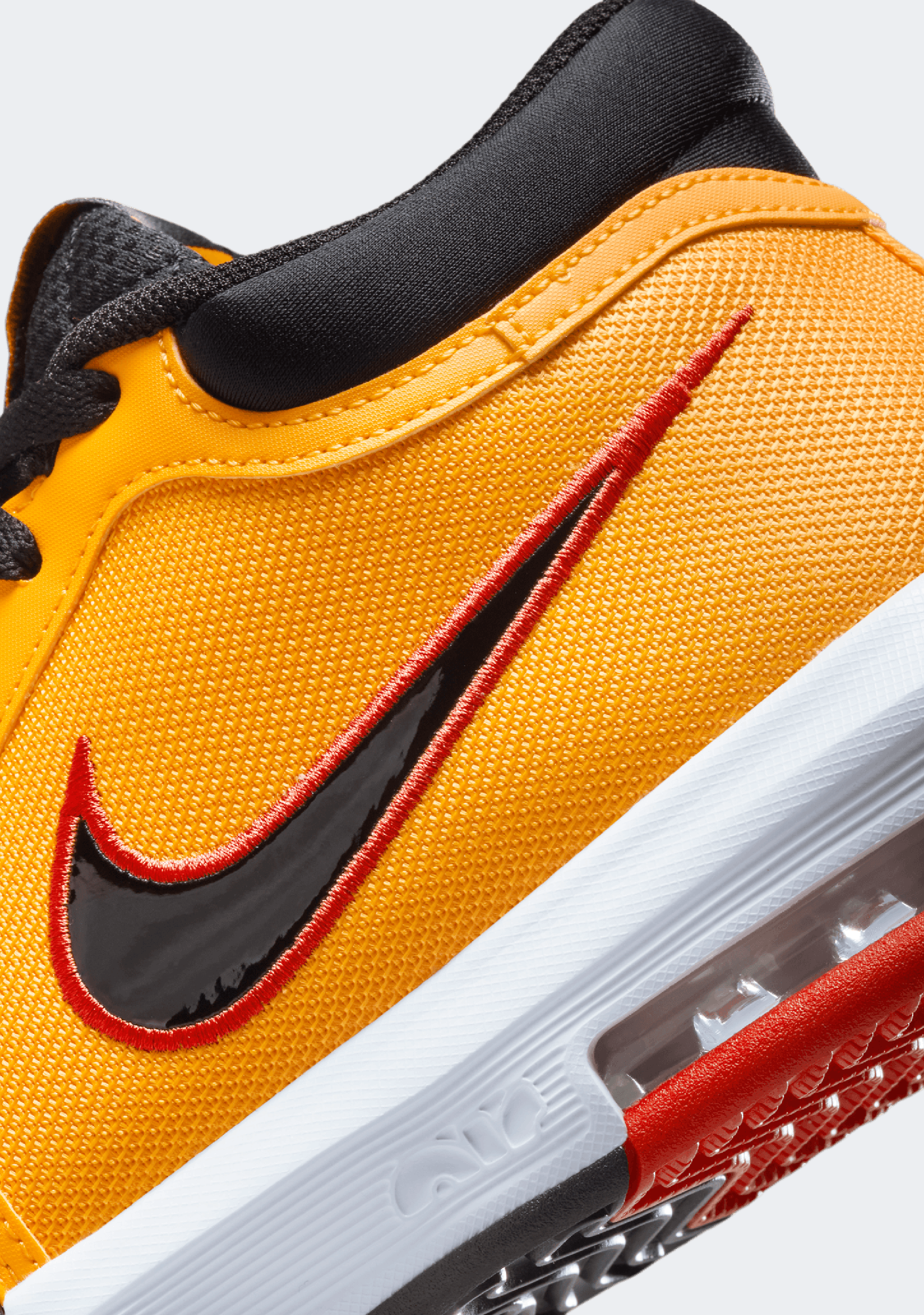 Nike Men's Lebron Witness VIII