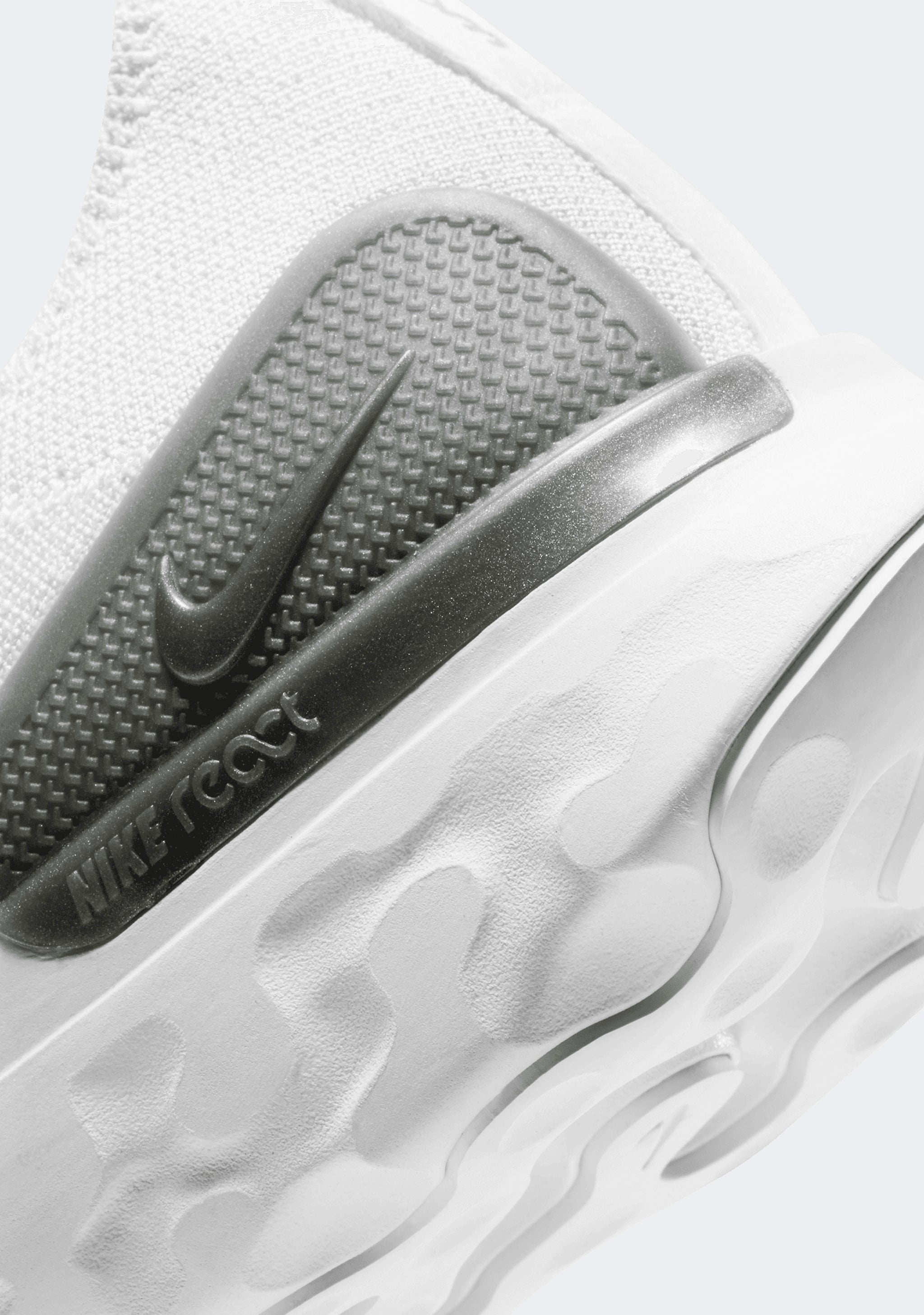 Nike Women's React Phantom Run FK 2