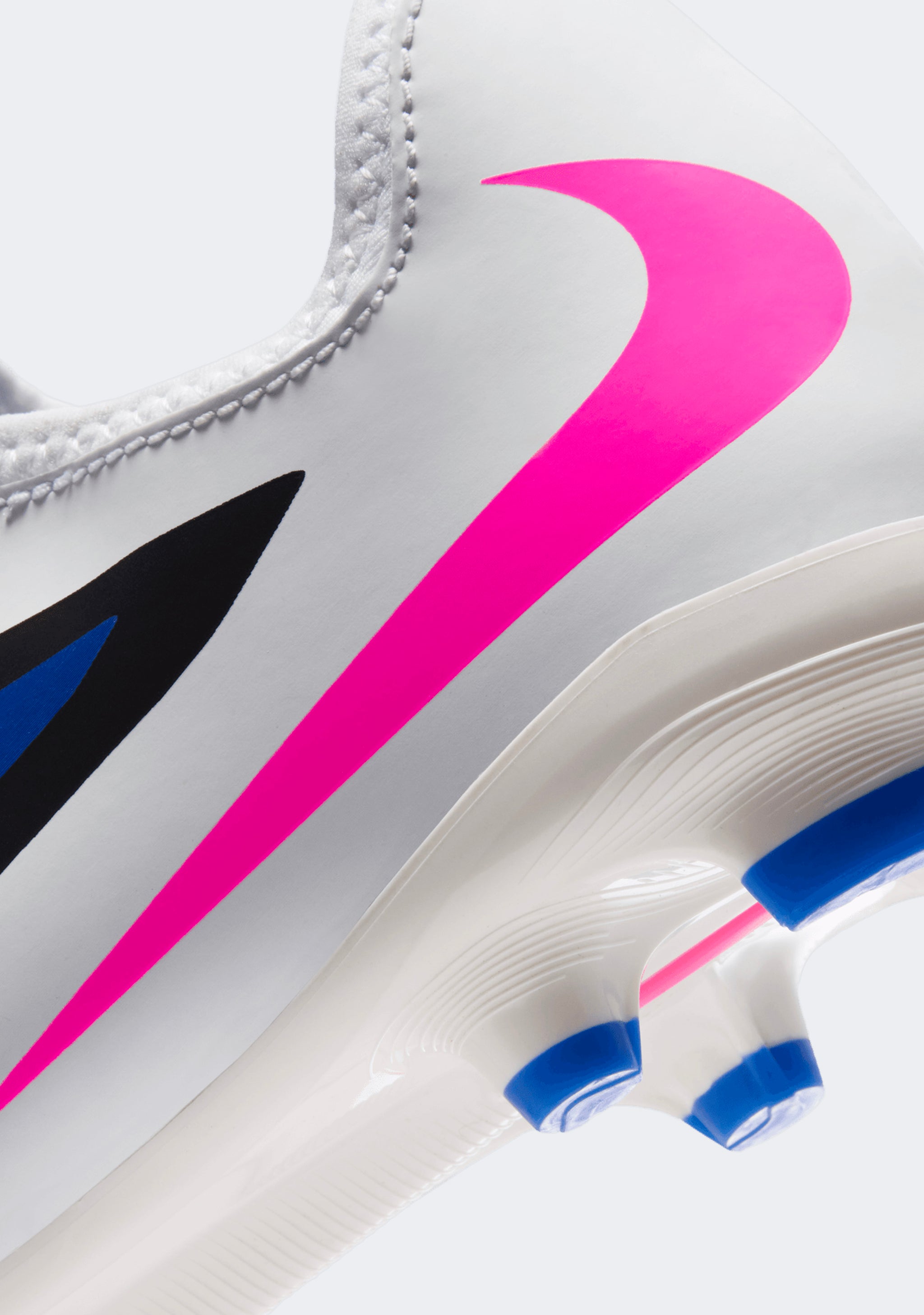 Nike Kids' Phantom 6 Low Academy FG/MG Football Boots