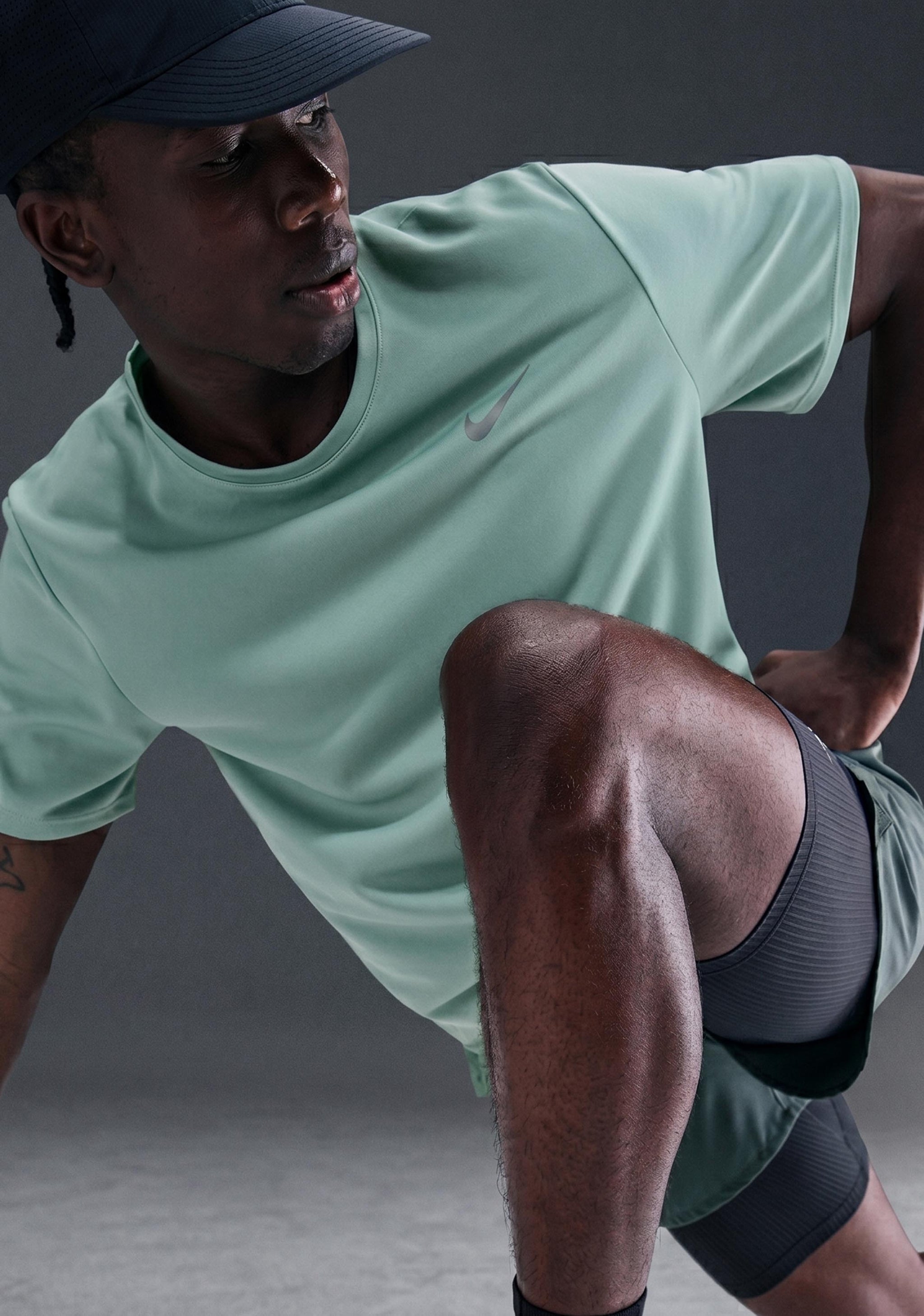 Nike Men's Dri-Fit UV Miler Tee