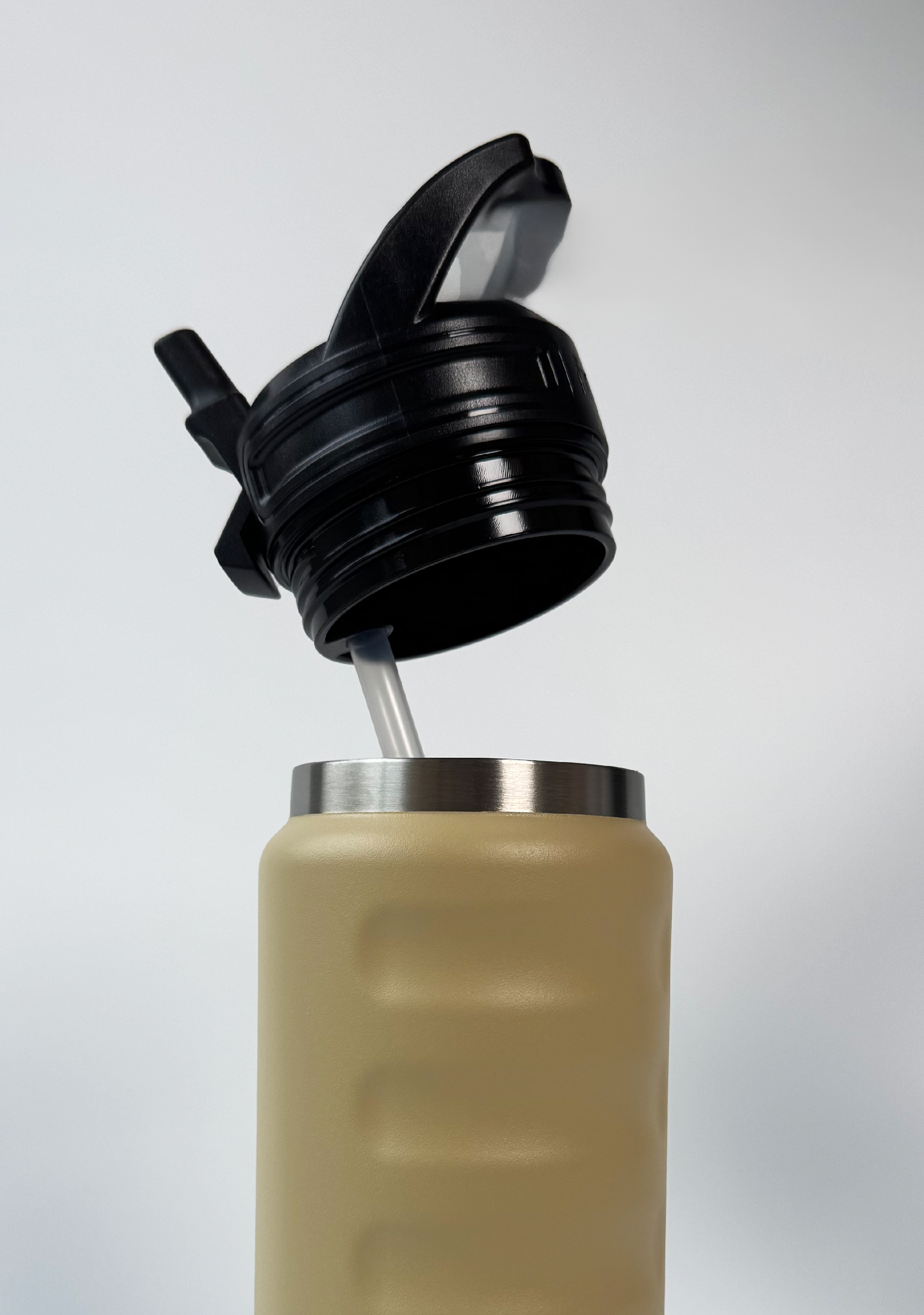 Fridgy 780ml Grip Range Sippy Lid Water Bottle Sandy Taupe