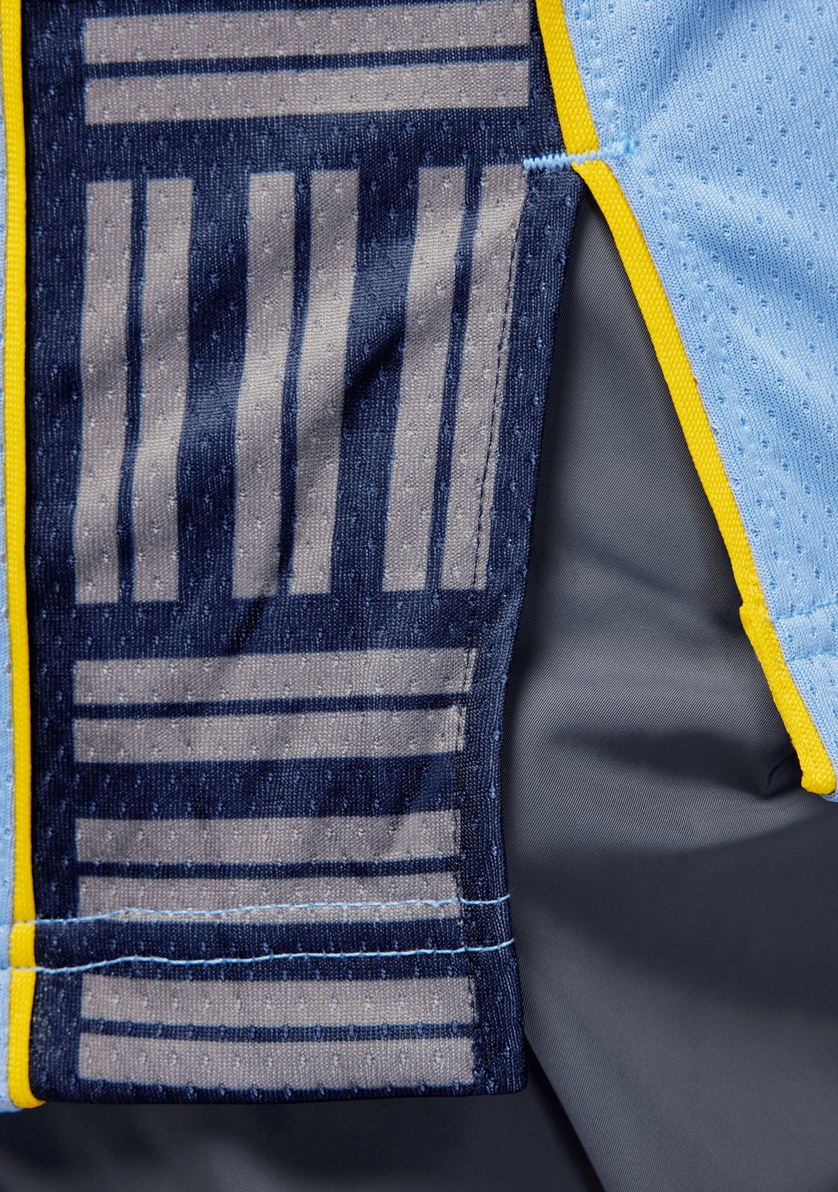 Nike Men's Memphis Grizzlies 22/23 Ja Morant Statement Edition Swingman NBA Jersey