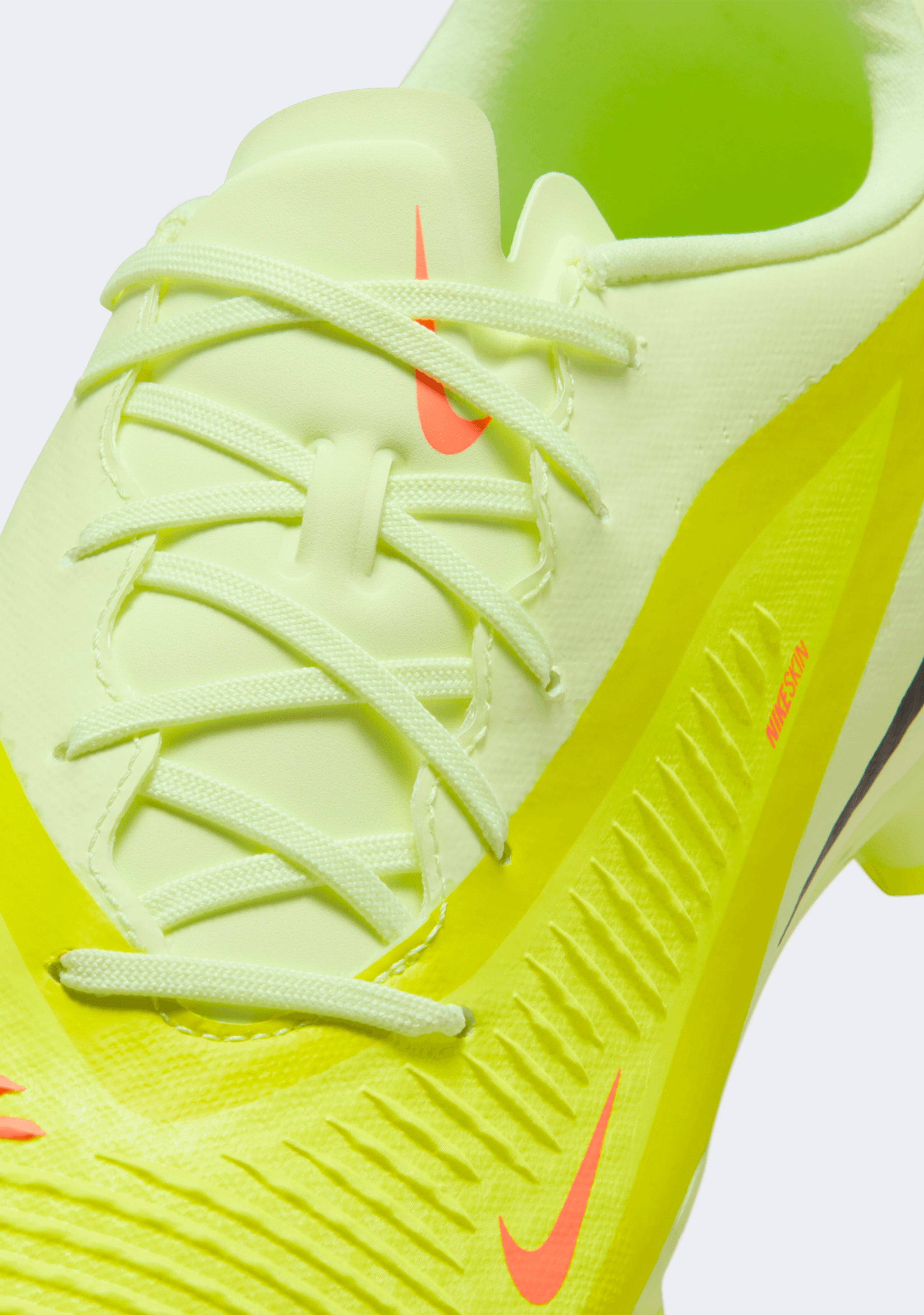 Nike Men’s Phantom 6 Academy Low FG/MG Boots