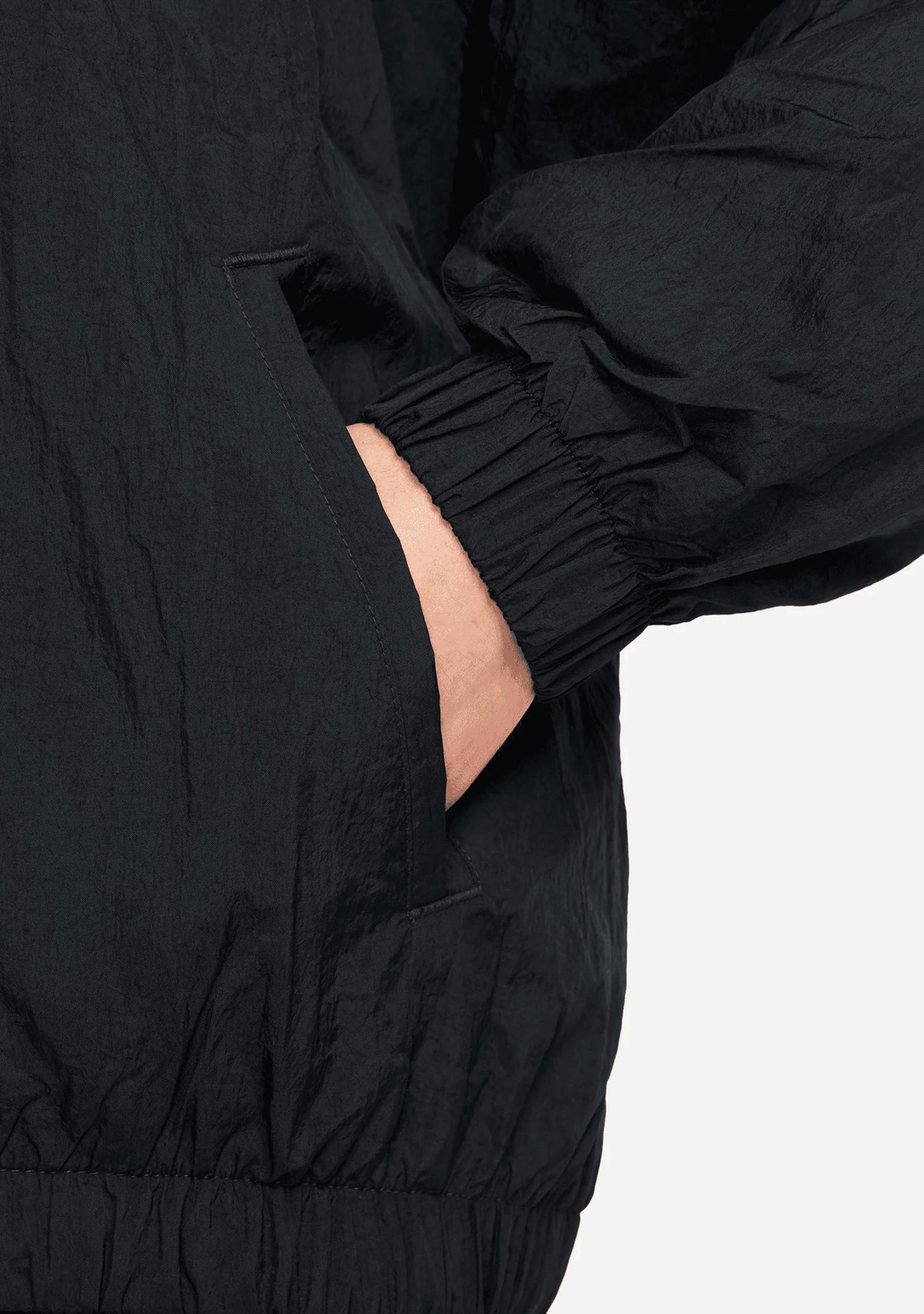 Nike Women’s Sportswear Essential Windrunner