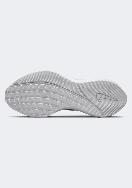 Nike Women's Air Zoom Vomero 16