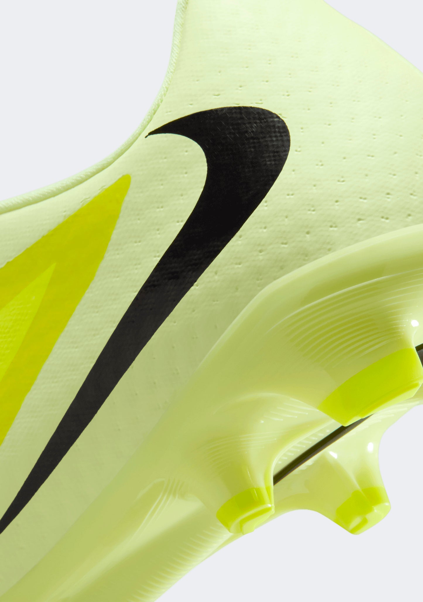 Nike Men’s Phantom 6 Academy Low FG/MG Boots