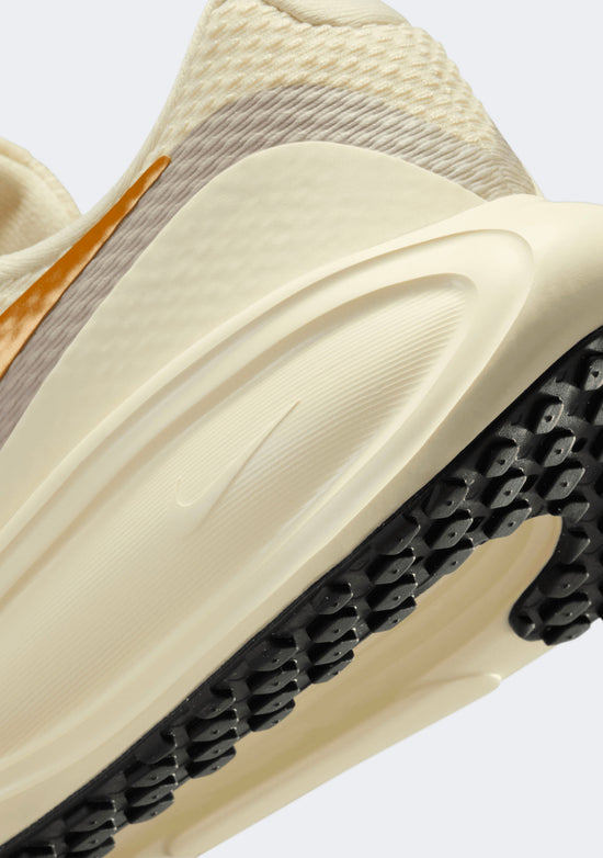 Nike Women's Revolution 8