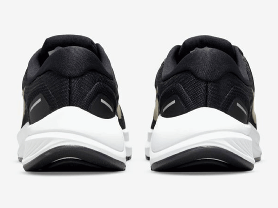 Nike Women’s Air Zoom Vomero 16