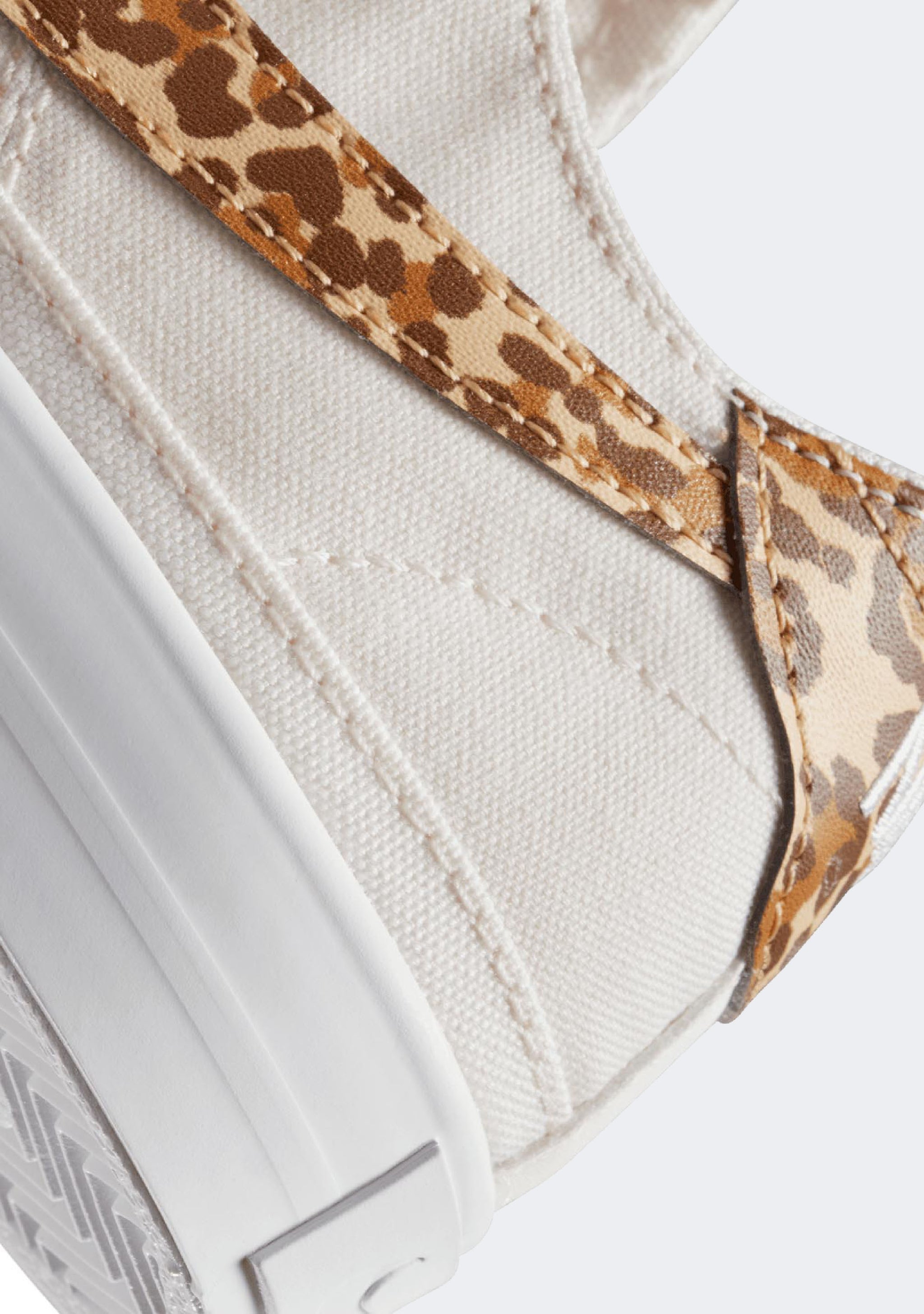 Nike Women’s Court Legacy Canvas