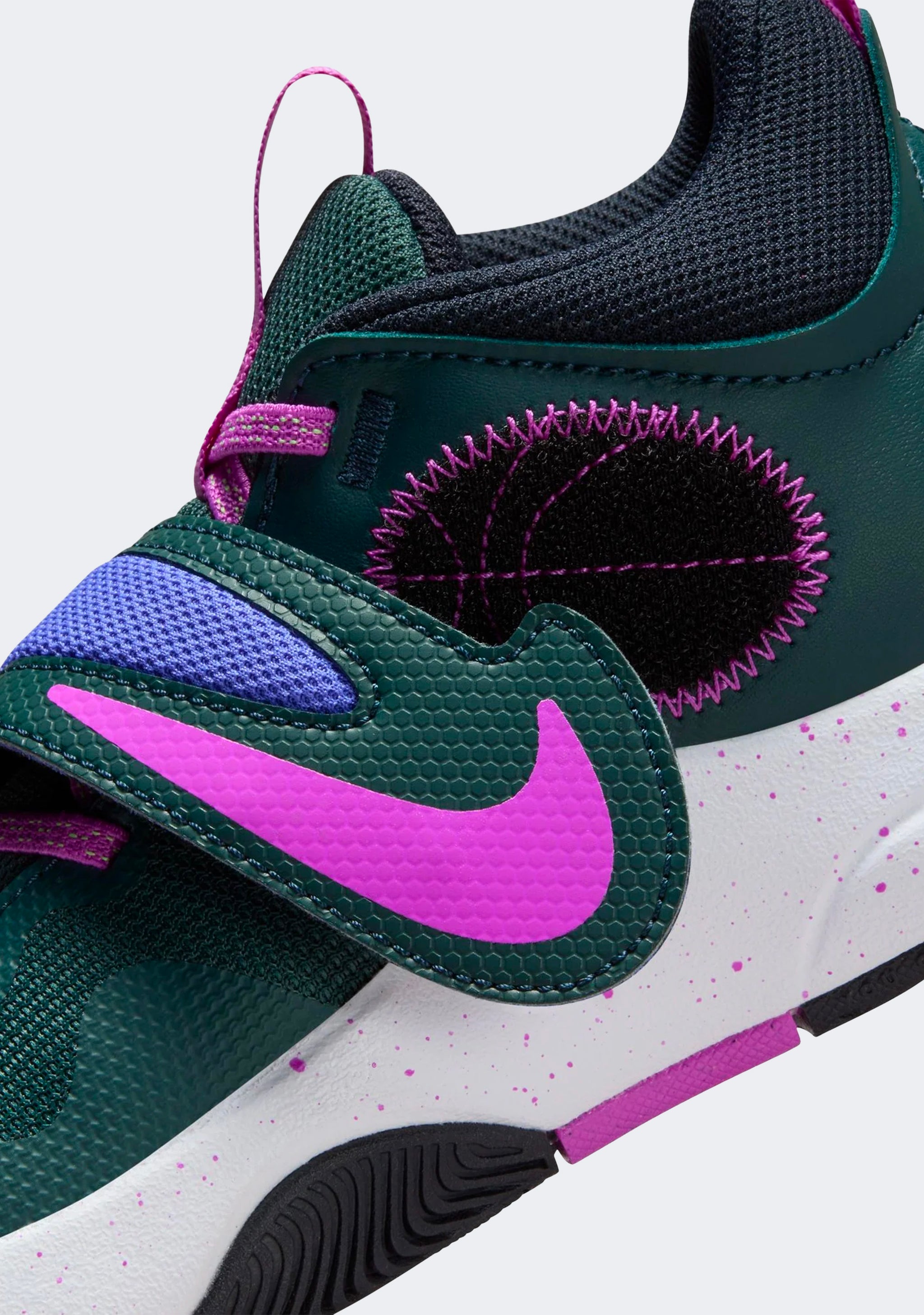 Nike Kids' Team Hustle D 11 GS