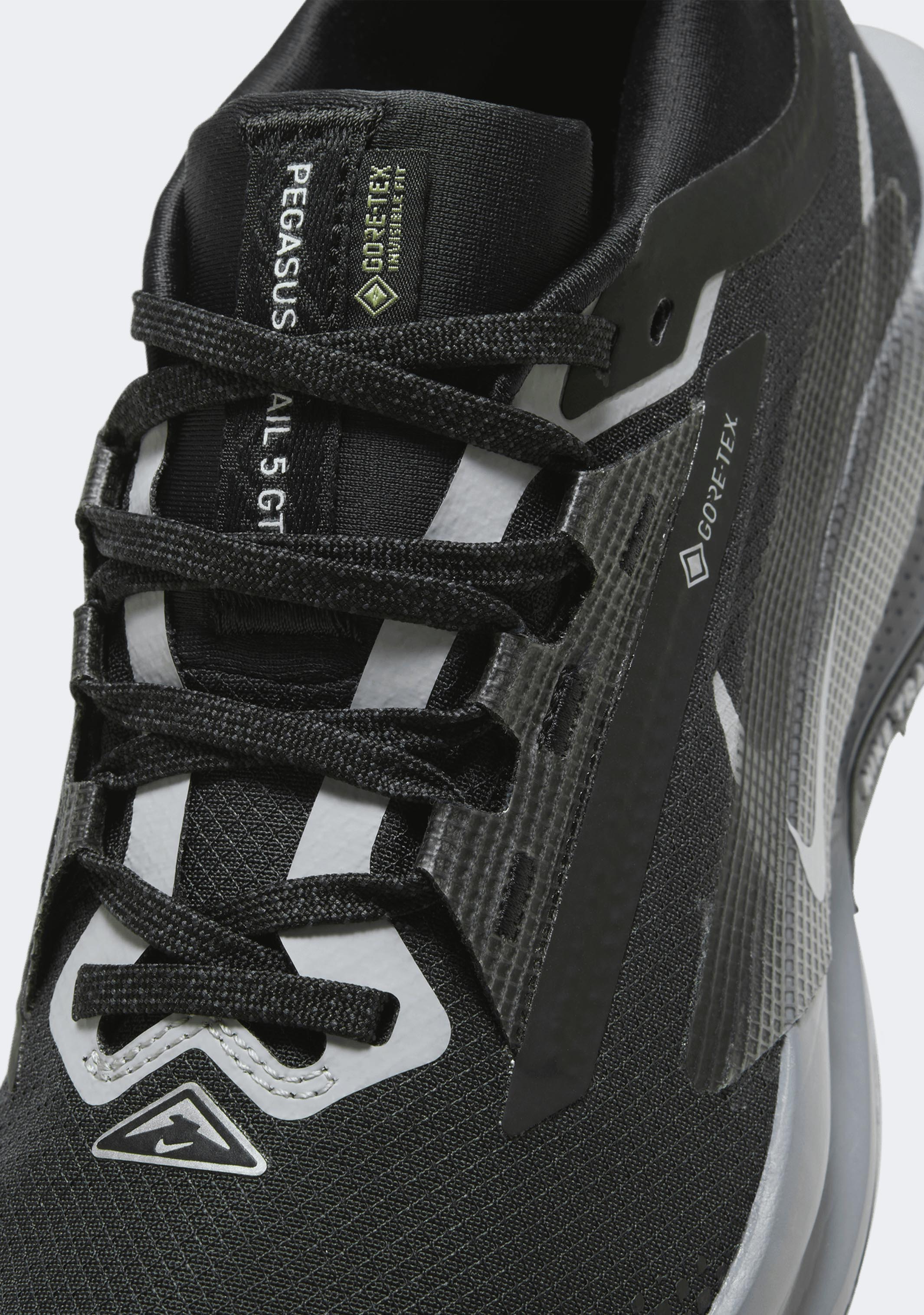 Nike Women's Pegasus Trail 5 GTX