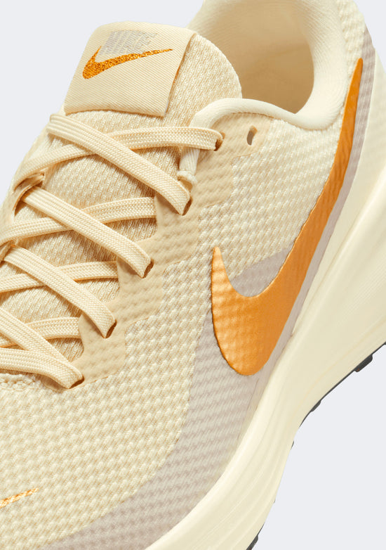 Nike Women's Revolution 8
