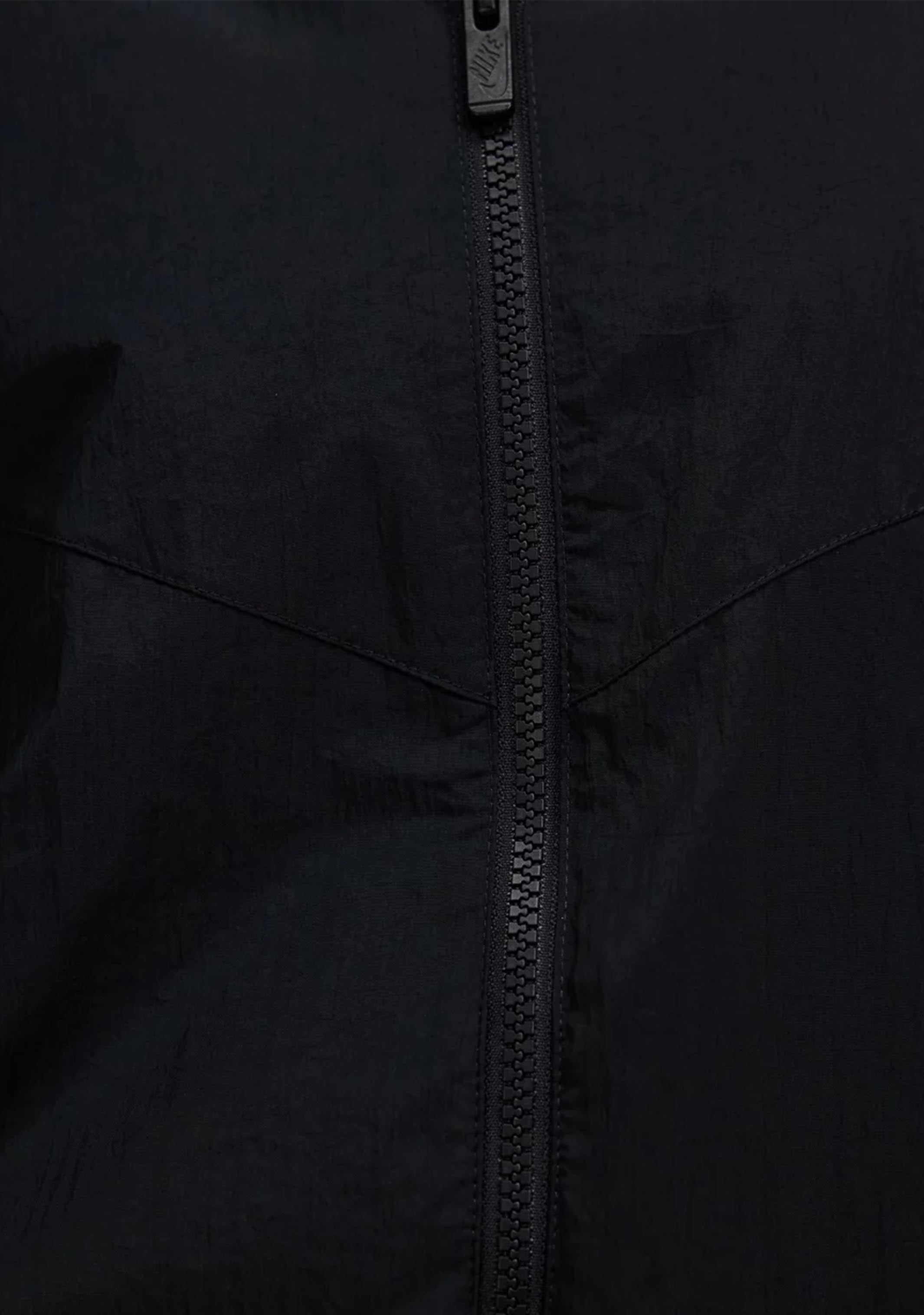 Nike Women’s Sportswear Essential Windrunner