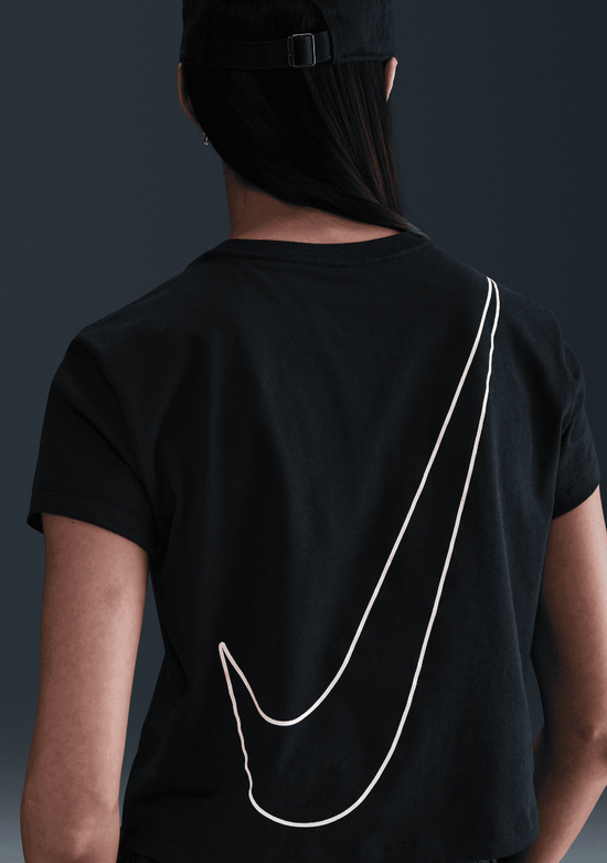 Nike Women's Sportswear Club Cropped T-shirt