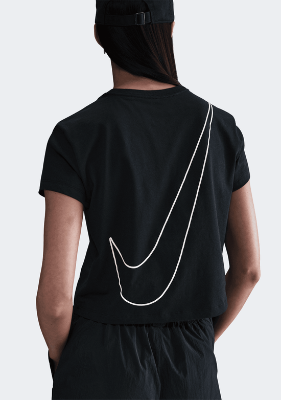 Nike Women's Sportswear Club Cropped T-shirt