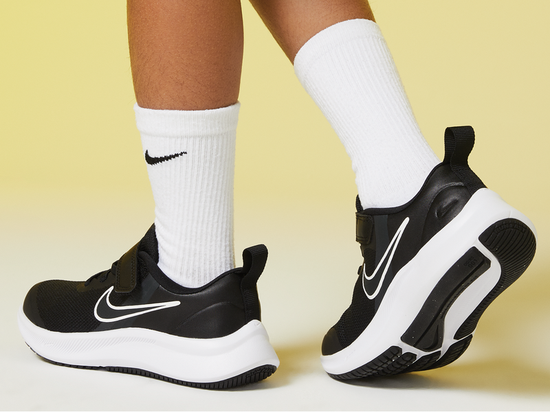 Nike star runner sales junior boys trainers